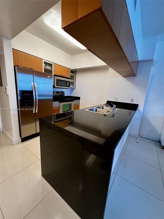 待售: $430,000 (1 贝兹, 1 浴室, 825 平方英尺)