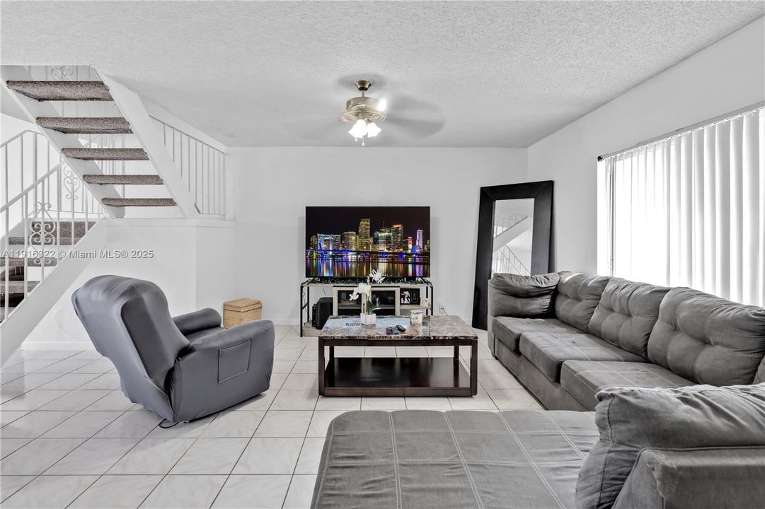 For Sale: $367,500 (3 beds, 2 baths, 1458 Square Feet)