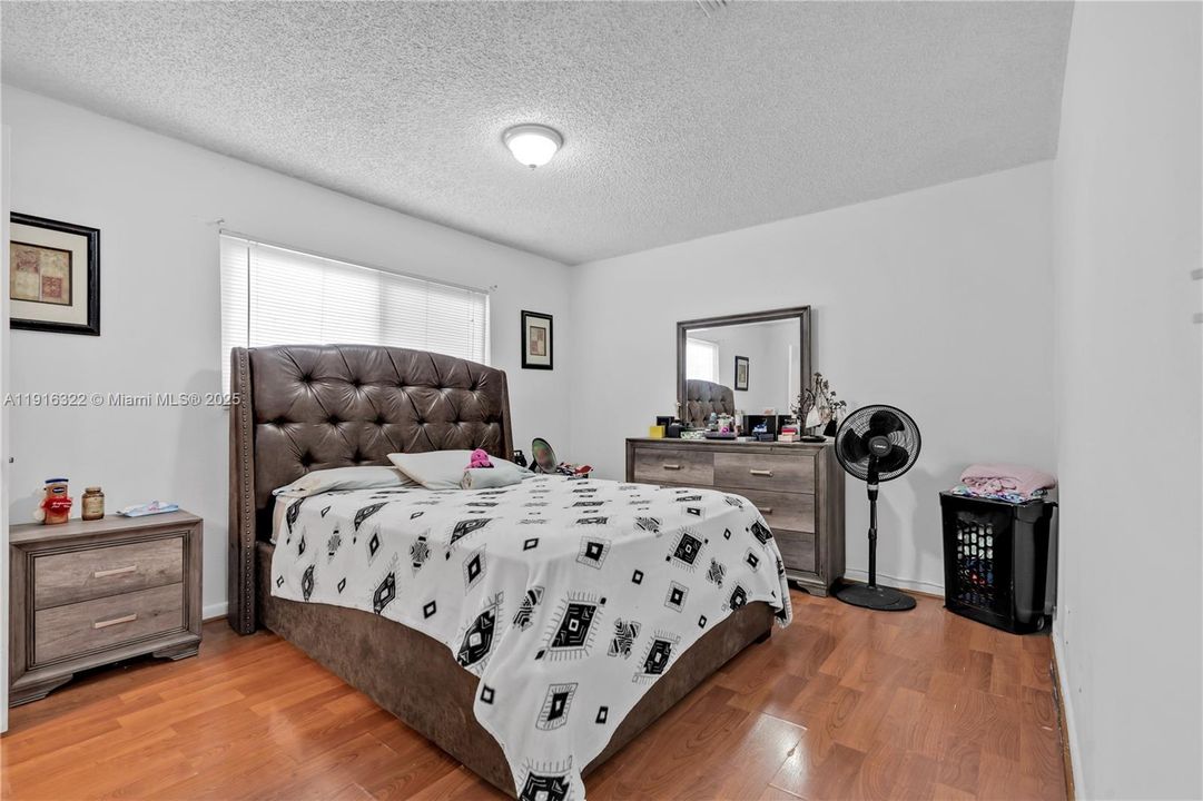 For Sale: $367,500 (3 beds, 2 baths, 1458 Square Feet)