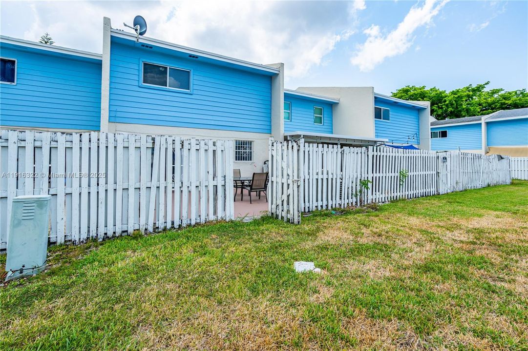 For Sale: $367,500 (3 beds, 2 baths, 1458 Square Feet)