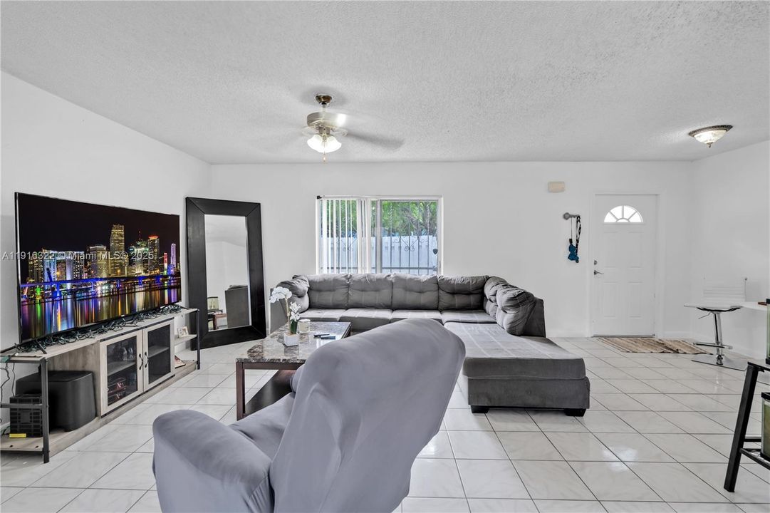 For Sale: $367,500 (3 beds, 2 baths, 1458 Square Feet)