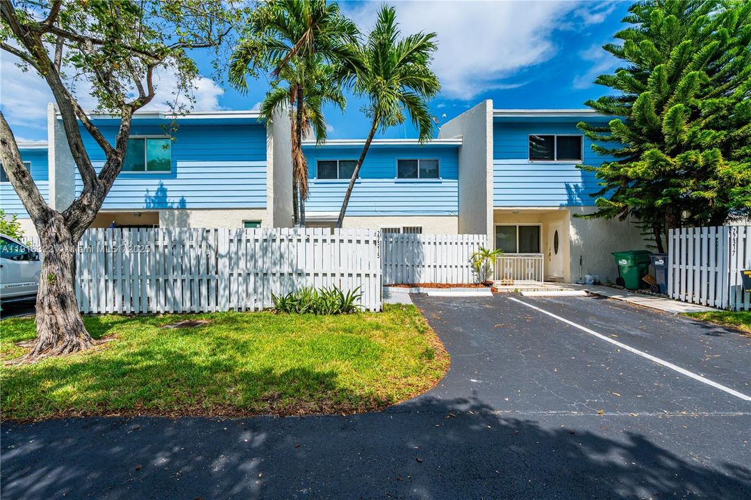 For Sale: $367,500 (3 beds, 2 baths, 1458 Square Feet)