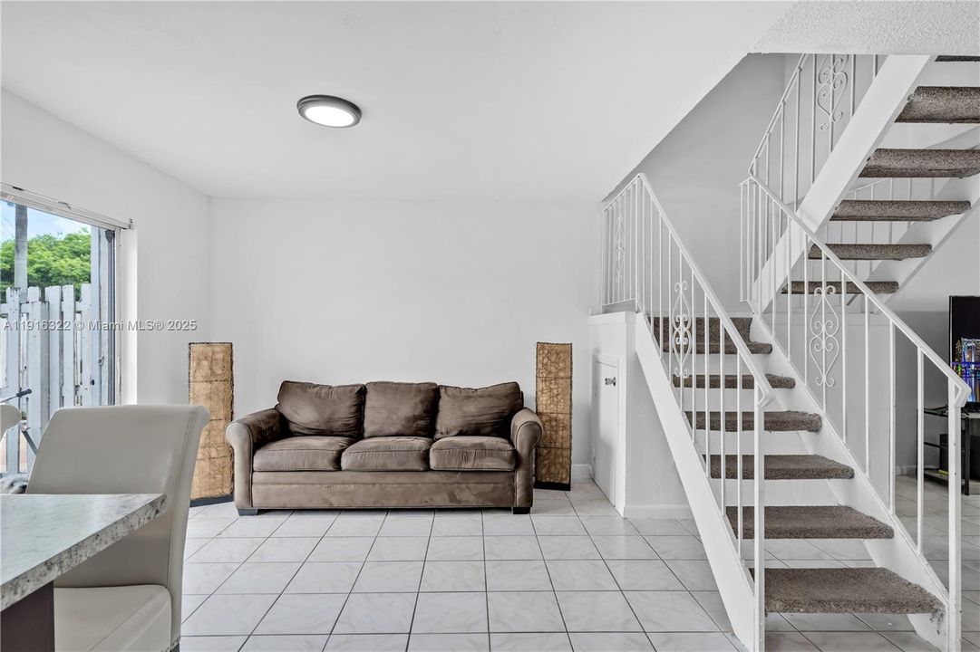 For Sale: $367,500 (3 beds, 2 baths, 1458 Square Feet)