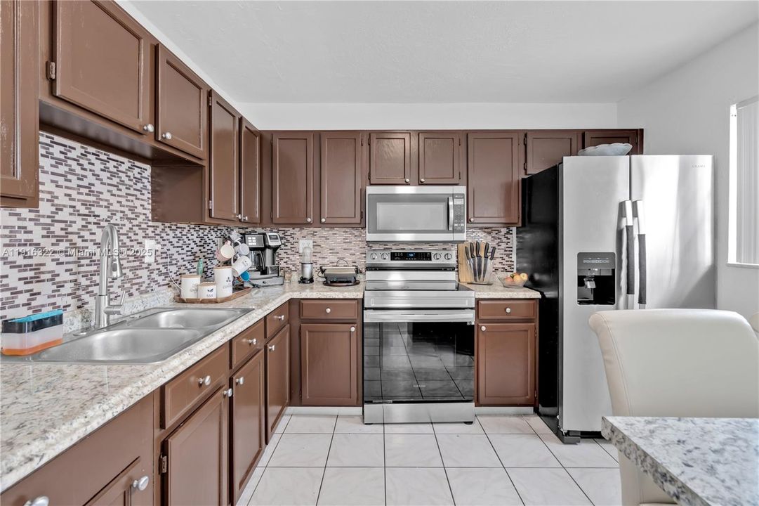 For Sale: $367,500 (3 beds, 2 baths, 1458 Square Feet)