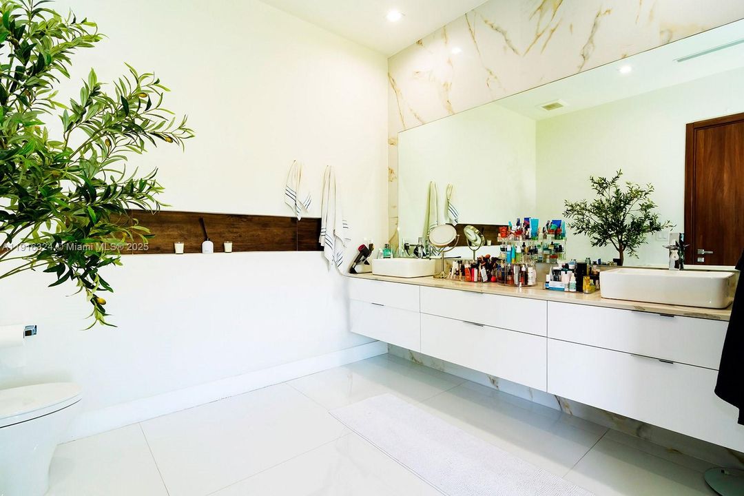 En Venta: $4,500,000 (5 camas, 4 baños, 4142 Pies cuadrados)