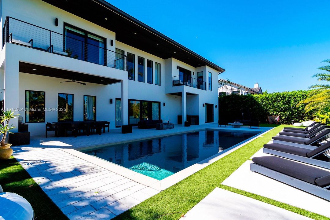 En Venta: $4,500,000 (5 camas, 4 baños, 4142 Pies cuadrados)