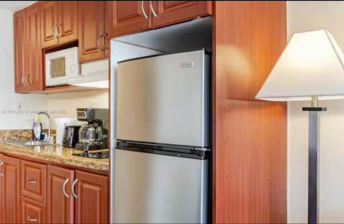 For Rent: $1,800 (0 beds, 1 baths, 360 Square Feet)