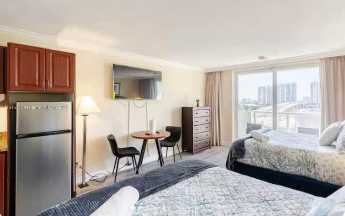 For Rent: $1,800 (0 beds, 1 baths, 360 Square Feet)