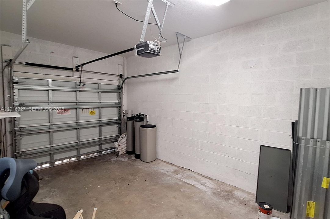 For Rent: $3,500 (4 beds, 3 baths, 1602 Square Feet)