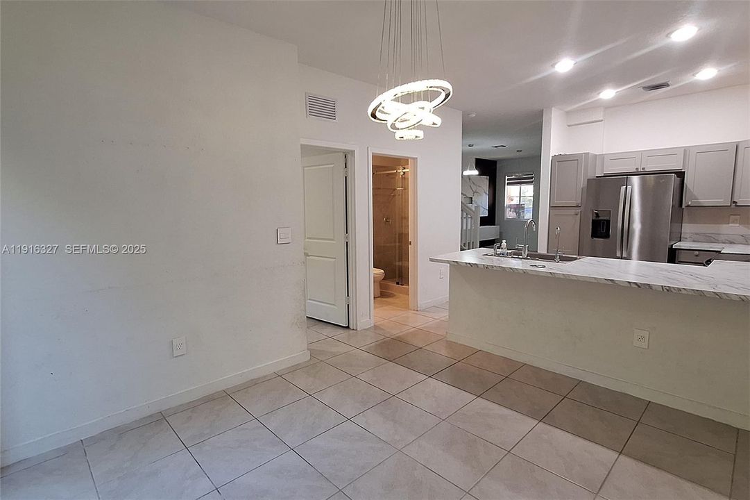 For Rent: $3,500 (4 beds, 3 baths, 1602 Square Feet)