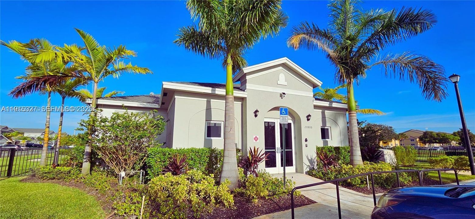 For Rent: $3,500 (4 beds, 3 baths, 1602 Square Feet)