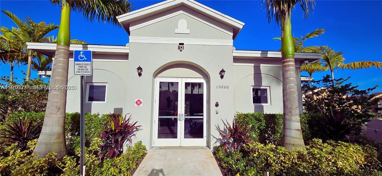 For Rent: $3,500 (4 beds, 3 baths, 1602 Square Feet)