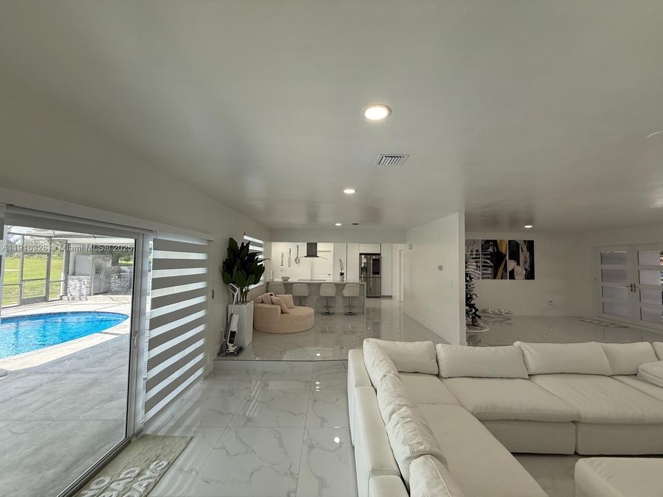 For Sale: $1,150,000 (6 beds, 4 baths, 2748 Square Feet)