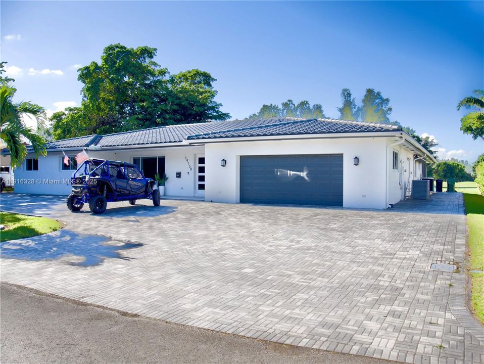 For Sale: $1,150,000 (6 beds, 4 baths, 2748 Square Feet)