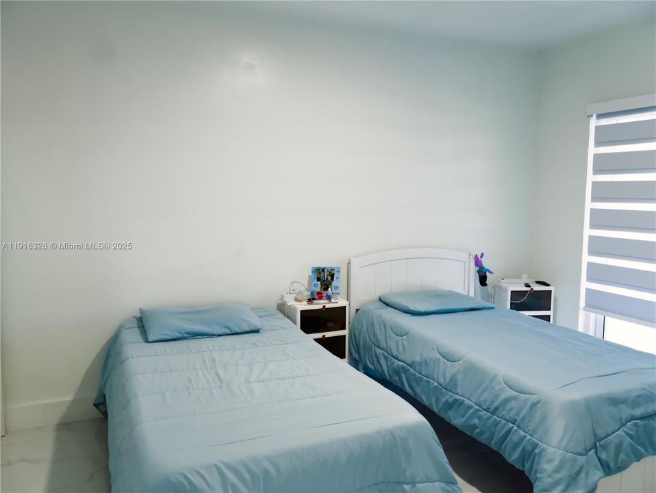 For Sale: $1,150,000 (6 beds, 4 baths, 2748 Square Feet)