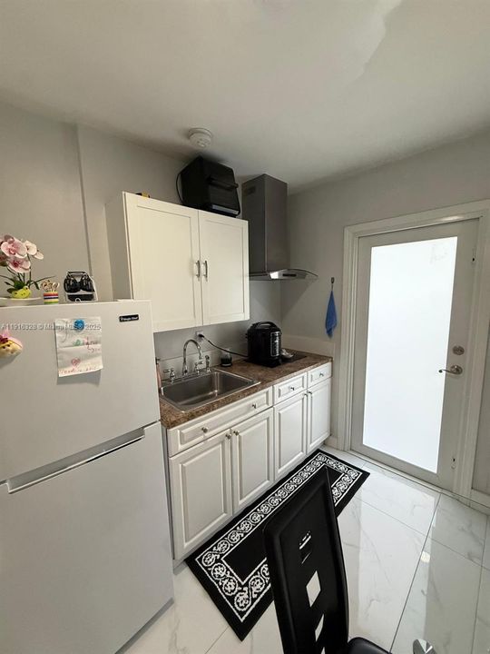 For Sale: $1,150,000 (6 beds, 4 baths, 2748 Square Feet)