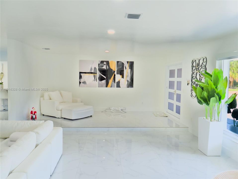 For Sale: $1,150,000 (6 beds, 4 baths, 2748 Square Feet)