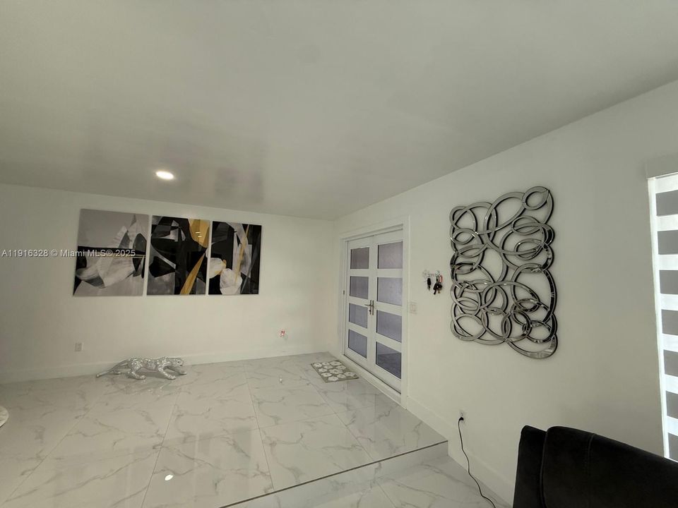 For Sale: $1,150,000 (6 beds, 4 baths, 2748 Square Feet)