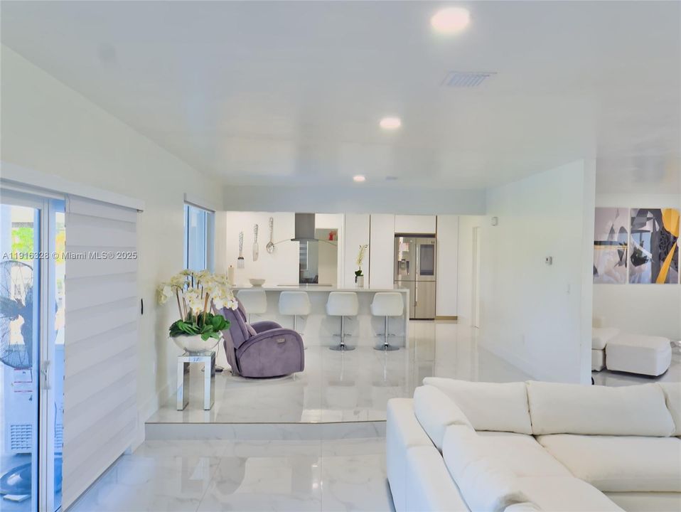 For Sale: $1,150,000 (6 beds, 4 baths, 2748 Square Feet)