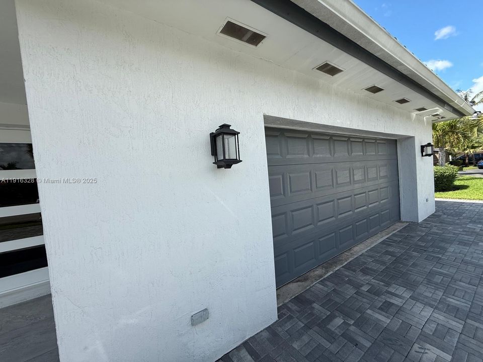 For Sale: $1,150,000 (6 beds, 4 baths, 2748 Square Feet)