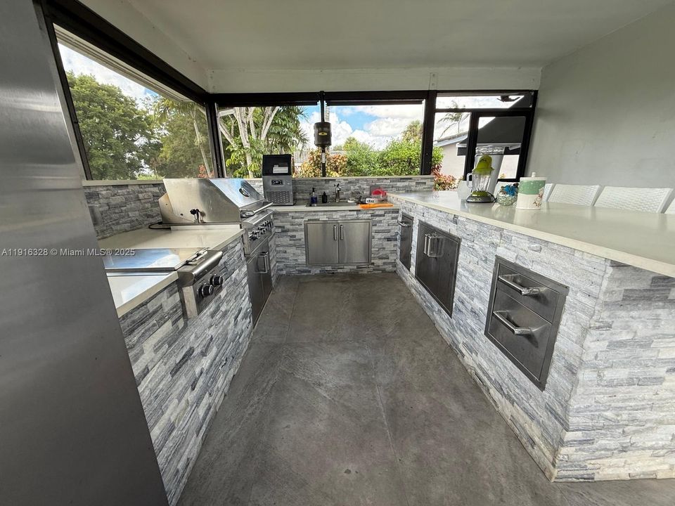 For Sale: $1,150,000 (6 beds, 4 baths, 2748 Square Feet)