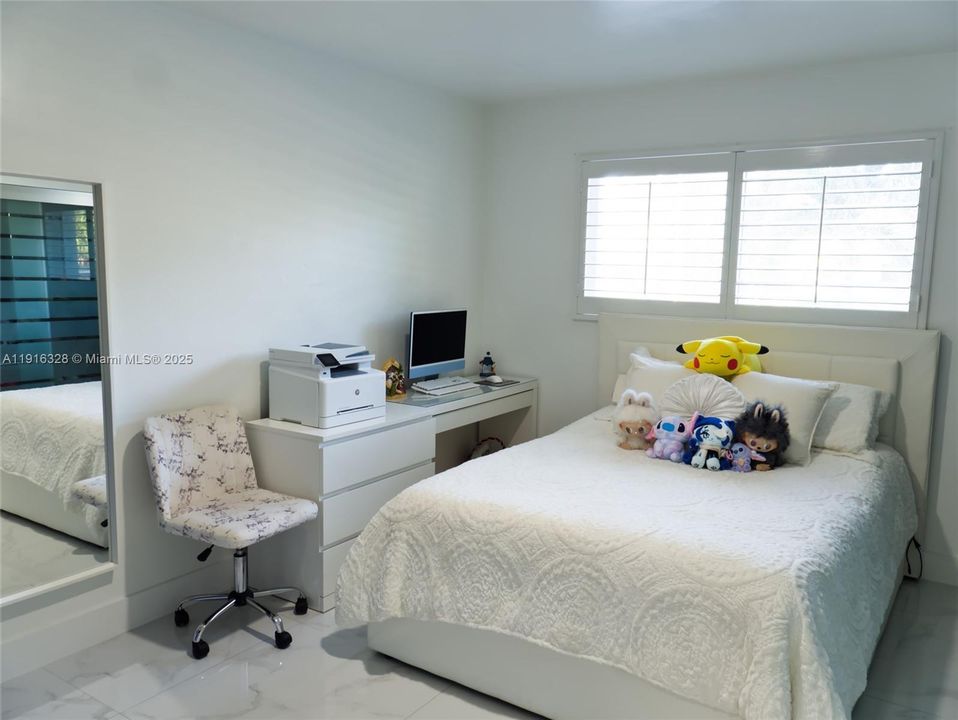 For Sale: $1,150,000 (6 beds, 4 baths, 2748 Square Feet)