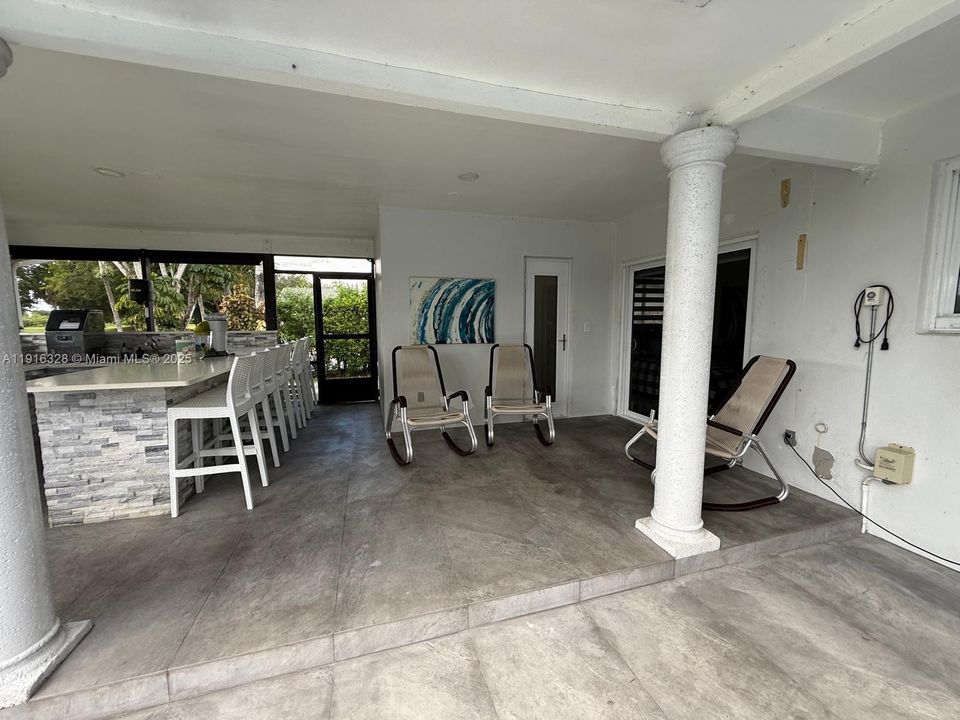 For Sale: $1,150,000 (6 beds, 4 baths, 2748 Square Feet)