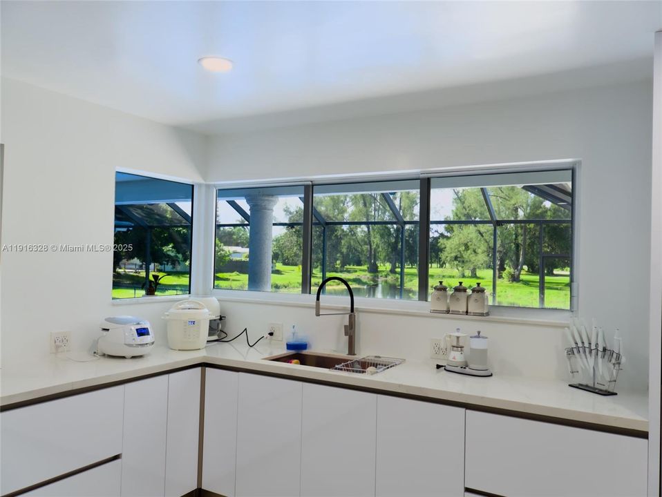 For Sale: $1,150,000 (6 beds, 4 baths, 2748 Square Feet)