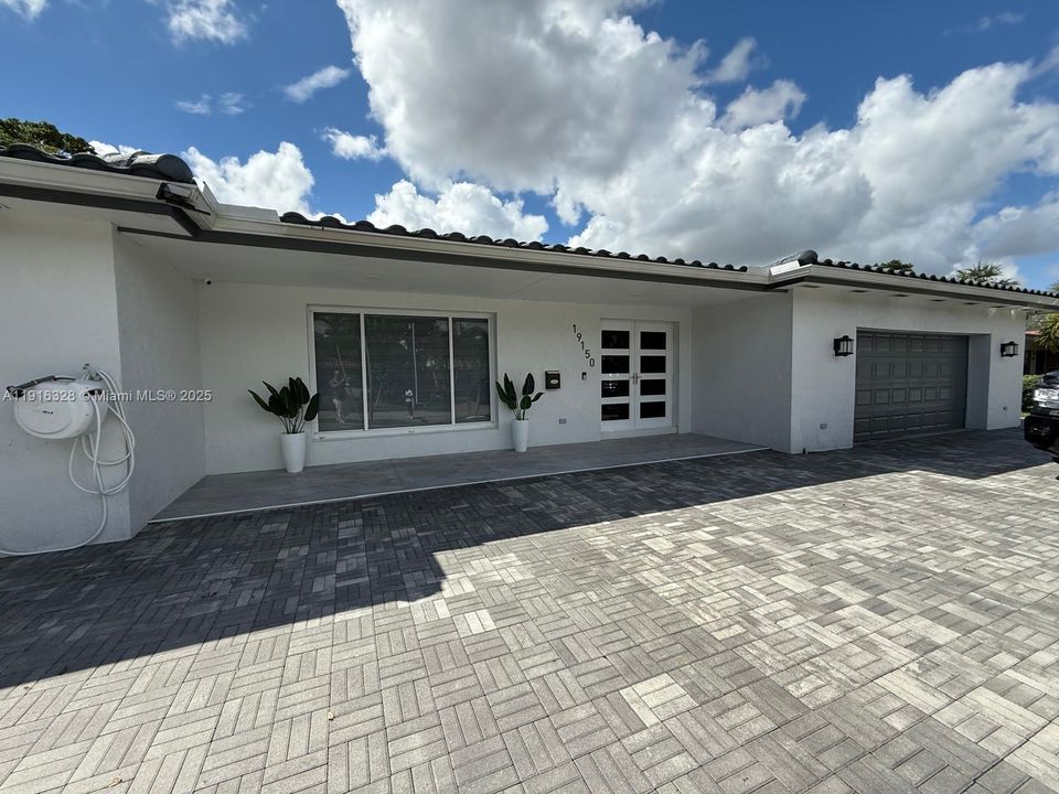 For Sale: $1,150,000 (6 beds, 4 baths, 2748 Square Feet)