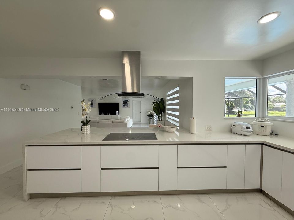 For Sale: $1,150,000 (6 beds, 4 baths, 2748 Square Feet)