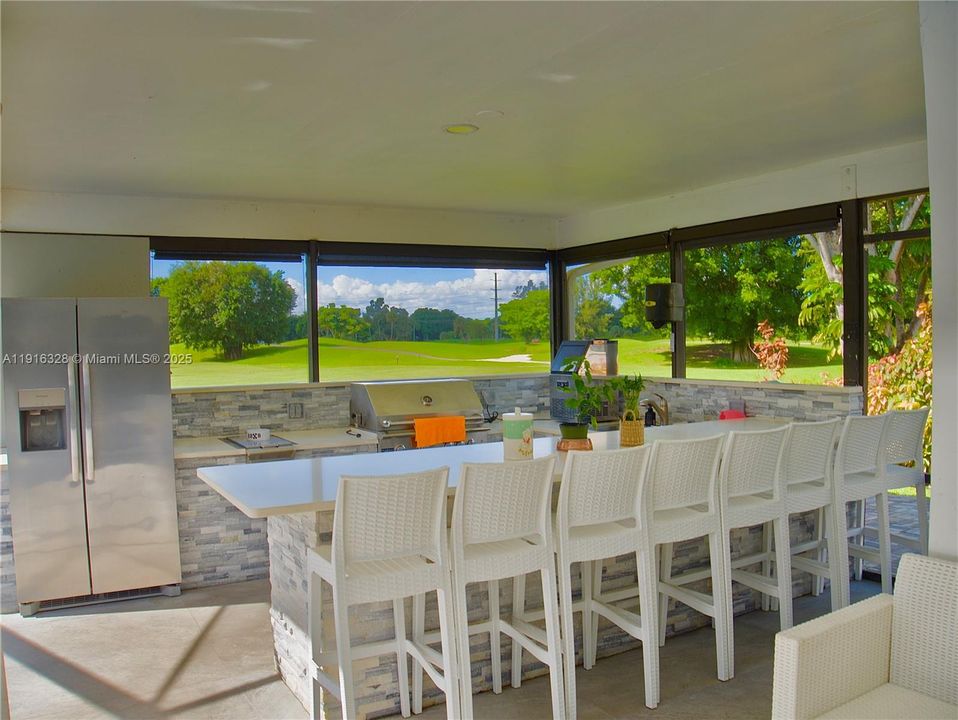 For Sale: $1,150,000 (6 beds, 4 baths, 2748 Square Feet)