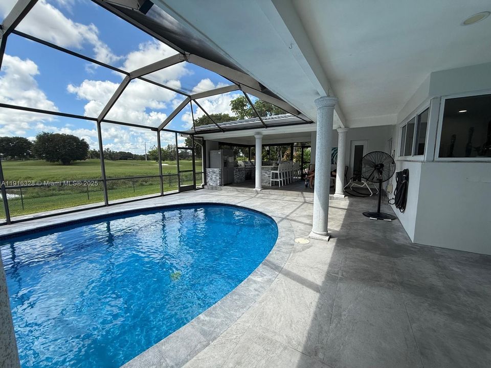 For Sale: $1,150,000 (6 beds, 4 baths, 2748 Square Feet)