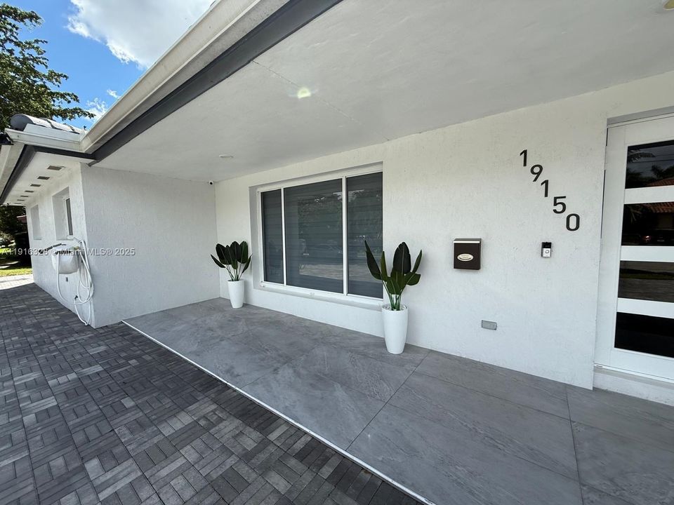 For Sale: $1,150,000 (6 beds, 4 baths, 2748 Square Feet)