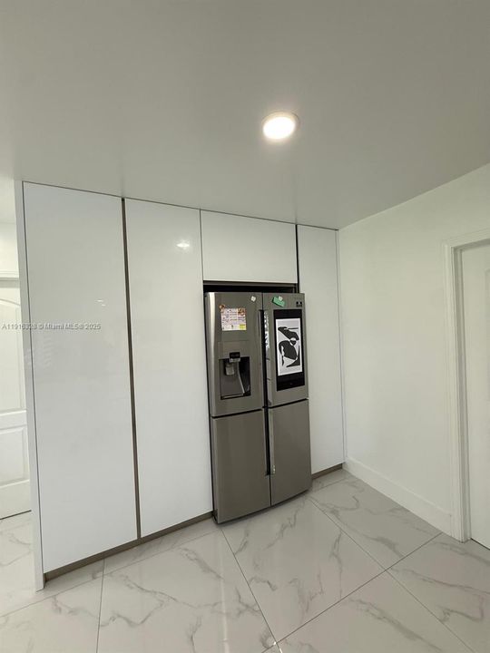 For Sale: $1,150,000 (6 beds, 4 baths, 2748 Square Feet)