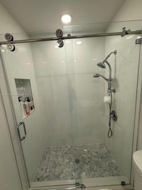 For Sale: $1,150,000 (6 beds, 4 baths, 2748 Square Feet)