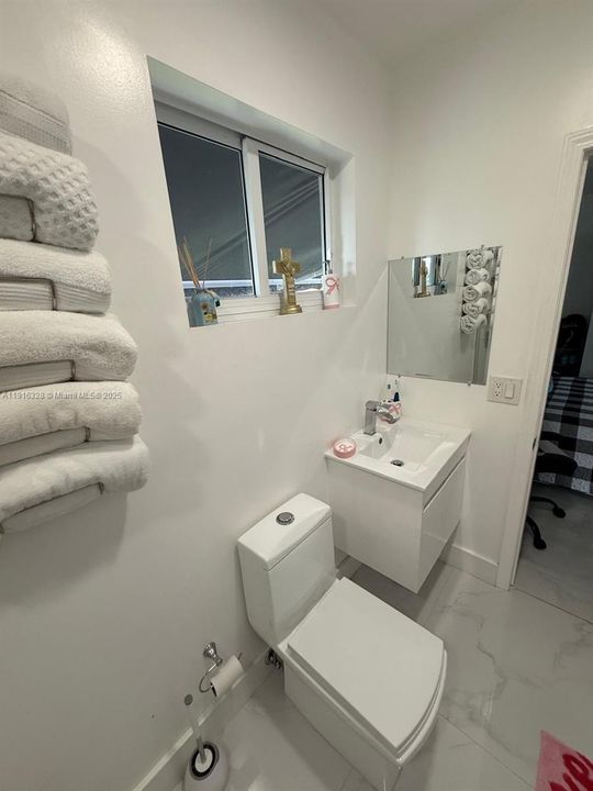 For Sale: $1,150,000 (6 beds, 4 baths, 2748 Square Feet)