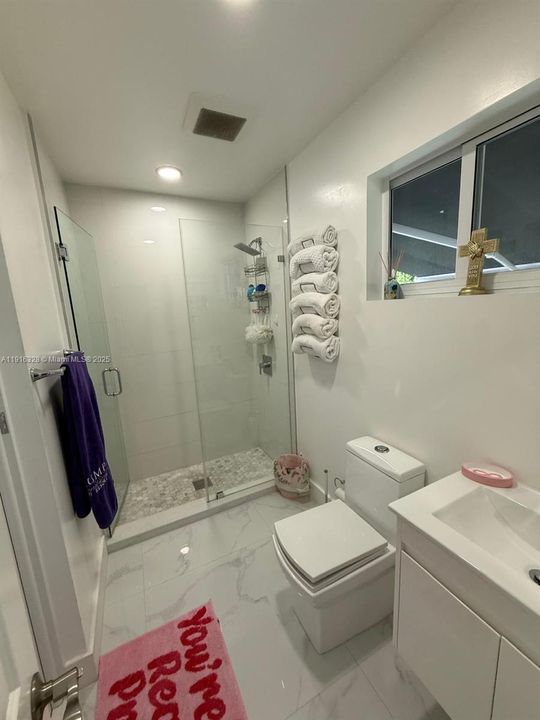 For Sale: $1,150,000 (6 beds, 4 baths, 2748 Square Feet)