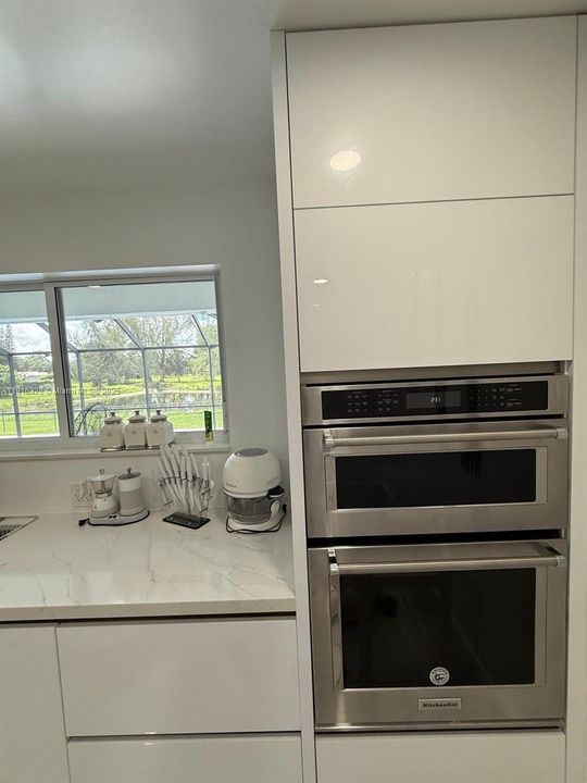 For Sale: $1,150,000 (6 beds, 4 baths, 2748 Square Feet)