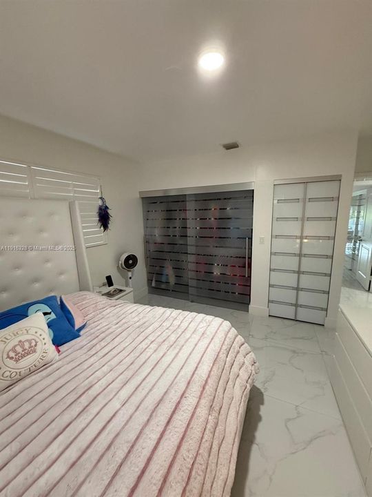 For Sale: $1,150,000 (6 beds, 4 baths, 2748 Square Feet)