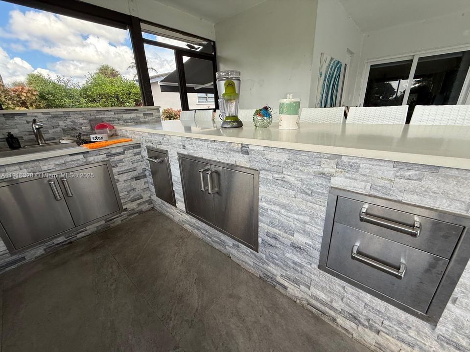 For Sale: $1,150,000 (6 beds, 4 baths, 2748 Square Feet)