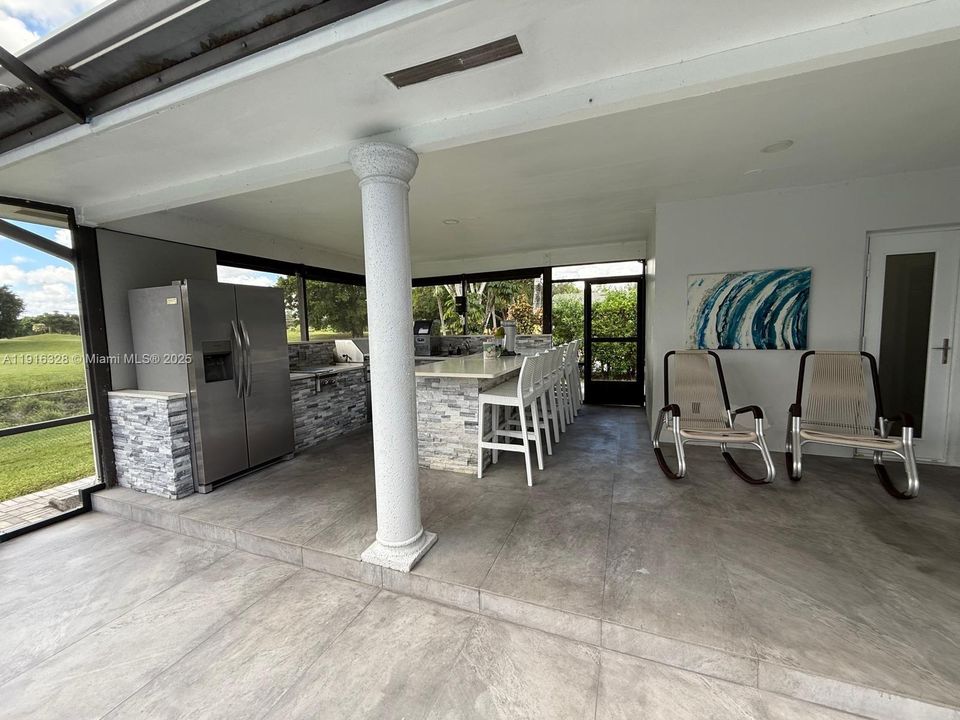 For Sale: $1,150,000 (6 beds, 4 baths, 2748 Square Feet)