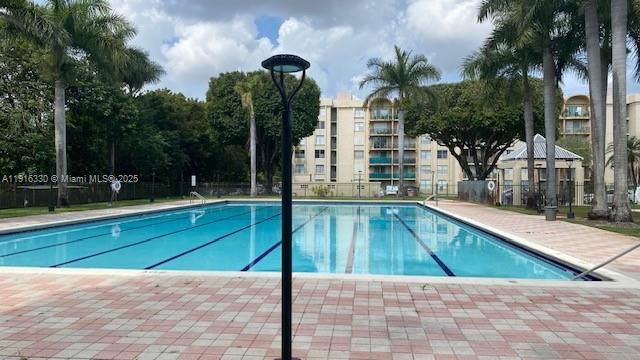 For Rent: $2,100 (2 beds, 1 baths, 690 Square Feet)