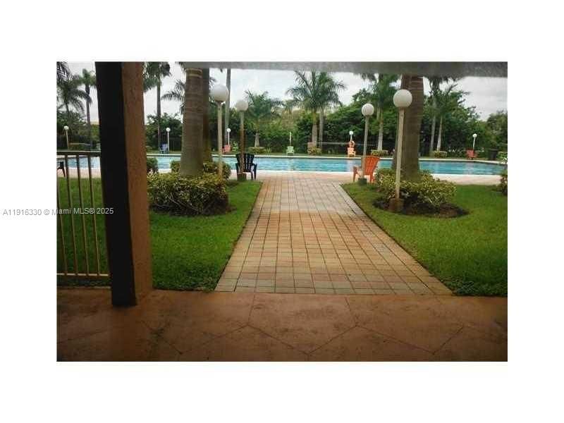 For Rent: $2,100 (2 beds, 1 baths, 690 Square Feet)