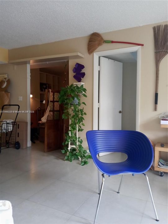 For Rent: $2,100 (2 beds, 1 baths, 690 Square Feet)