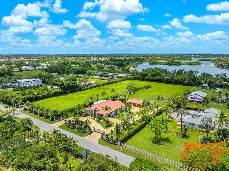 For Sale: $3,495,000 (5 beds, 4 baths, 4663 Square Feet)