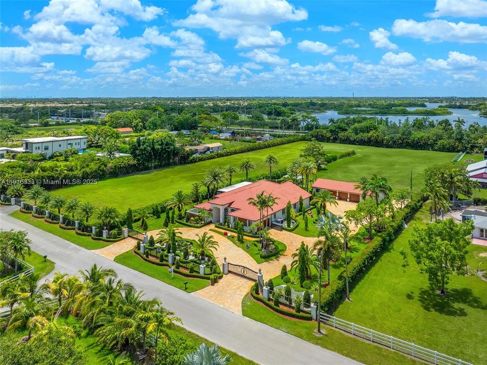 For Sale: $3,495,000 (5 beds, 4 baths, 4663 Square Feet)