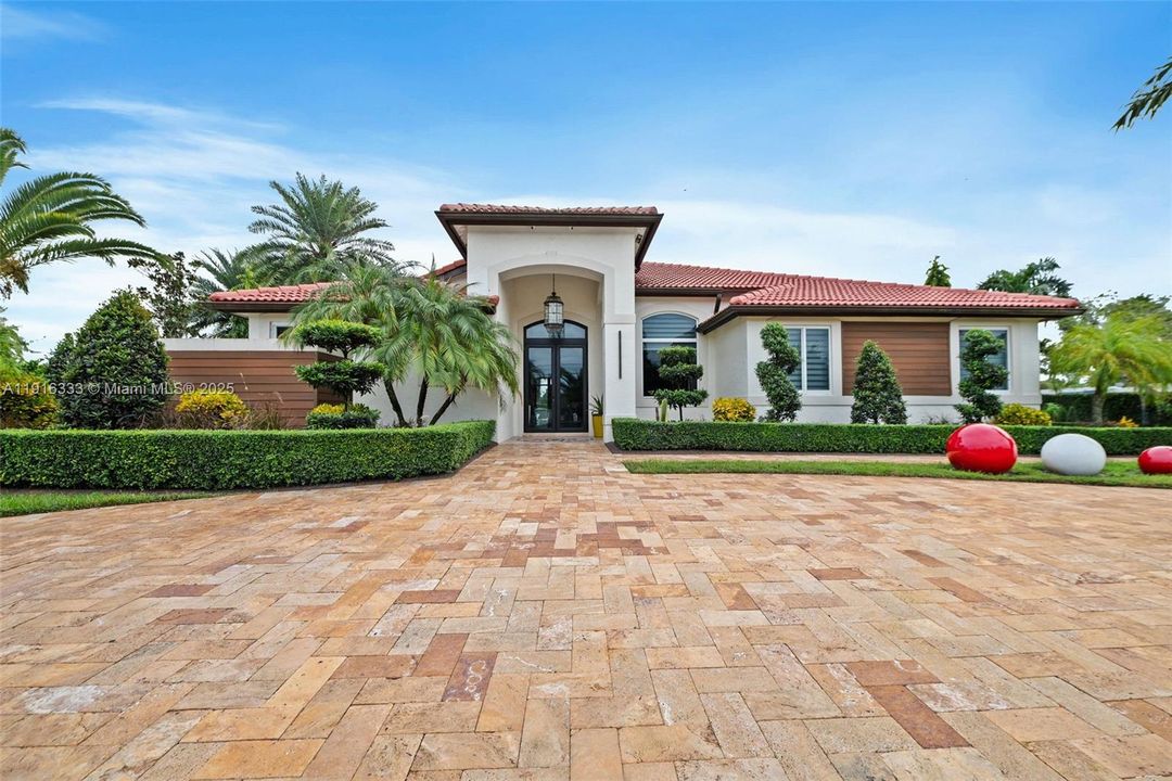 For Sale: $3,495,000 (5 beds, 4 baths, 4663 Square Feet)