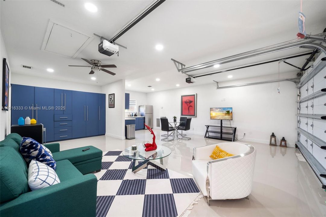 For Sale: $3,495,000 (5 beds, 4 baths, 4663 Square Feet)