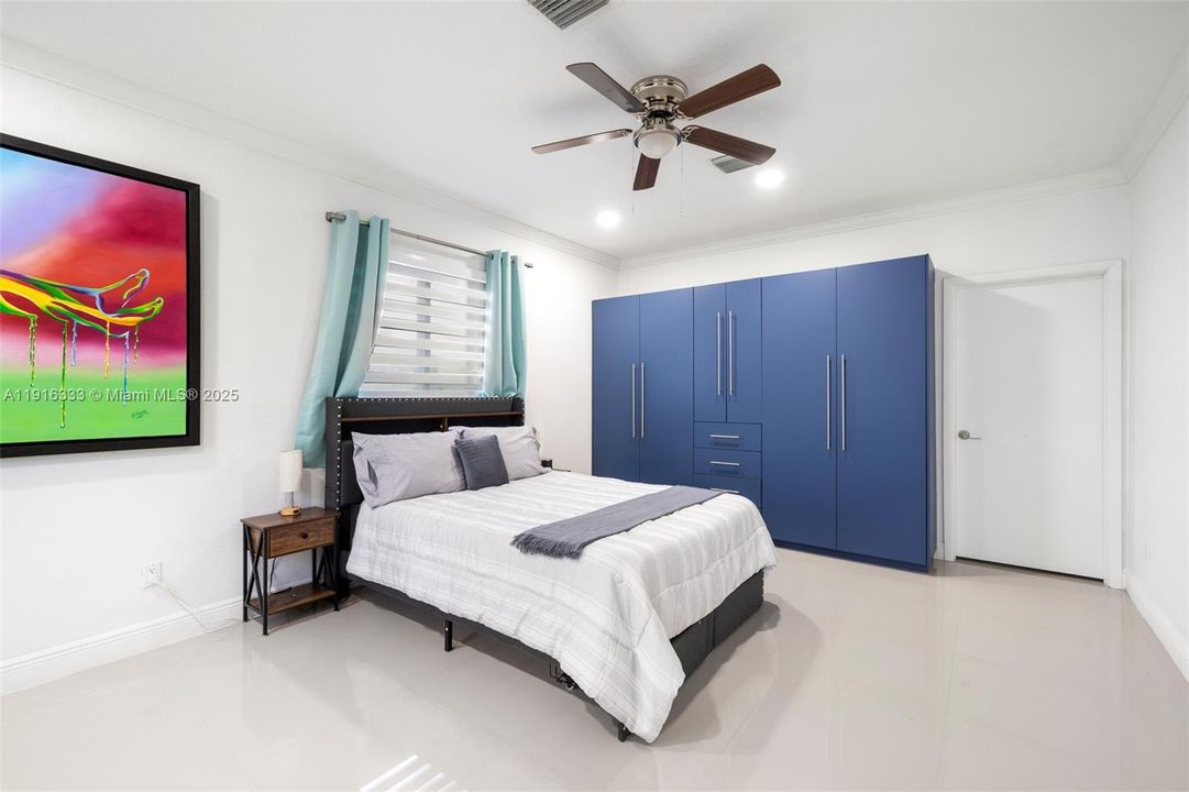 For Sale: $3,495,000 (5 beds, 4 baths, 4663 Square Feet)