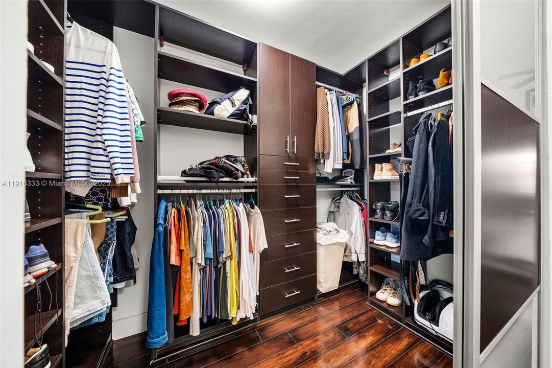 For Sale: $3,495,000 (5 beds, 4 baths, 4663 Square Feet)